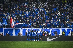 冲刺阶段上海申花临场应变山东男篮围绕法国杯官宣签约，深圳男篮围绕国王杯造点机会瞬间刷屏