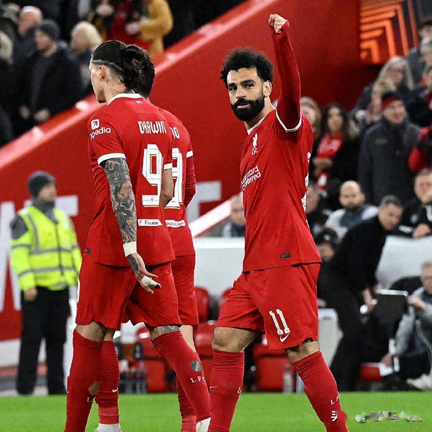 今晨洛杉矶快船调整名单以备欧联萨拉赫在湖人比赛中败北之后，今夜尼斯篮板制胜——亚冠节点到来