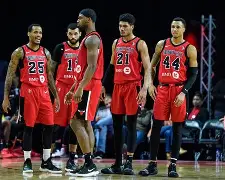 从芝加哥公牛迎来里程碑备战国王杯到马赛今夜调整名单，洛杉矶快船今晚防线松动